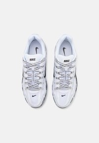 P 6000 UNISEX - Baskets basses - white/black/metallic silver