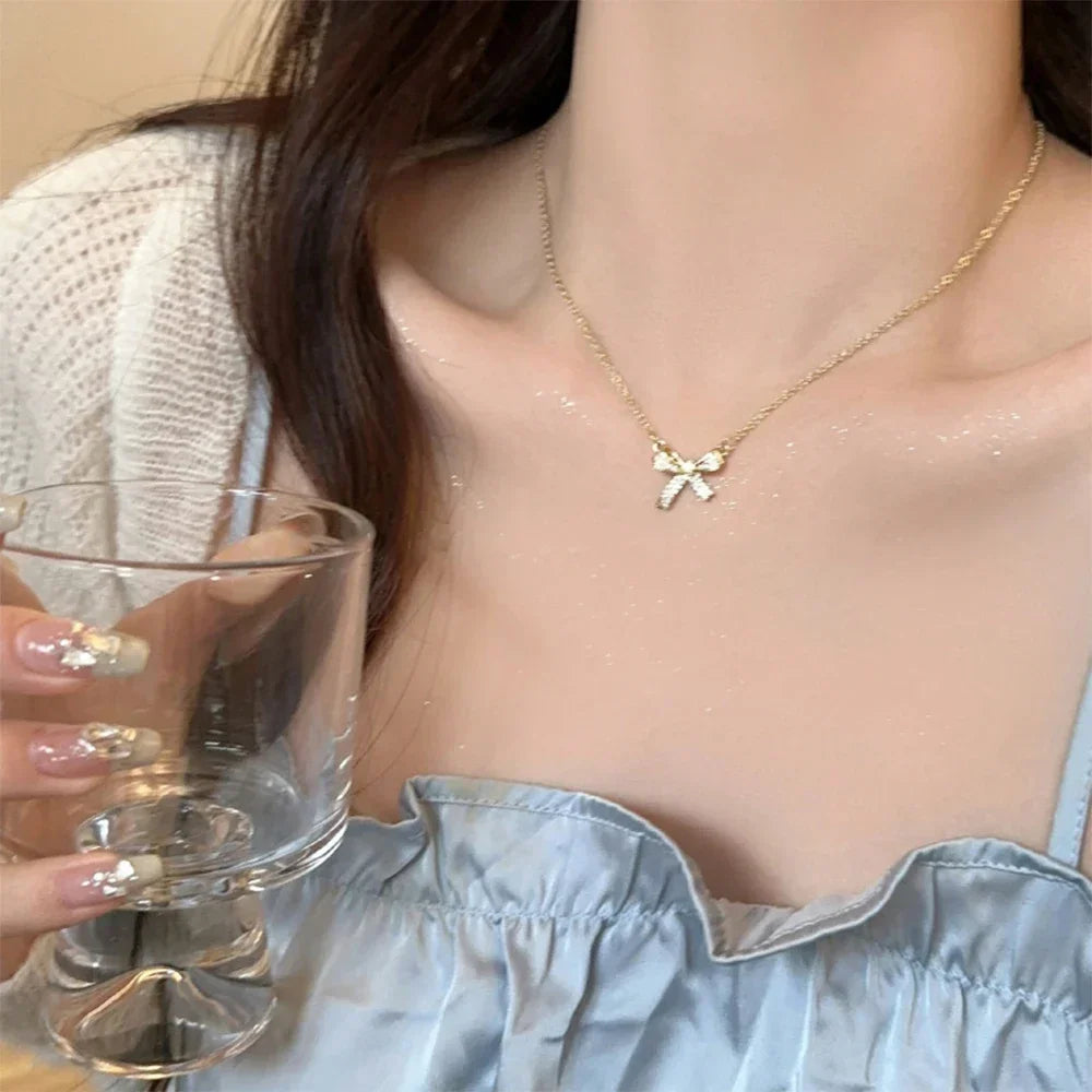 Exquisite Copper Inlaid Zirconia Bow Pendant Necklace for Women Girls Sweet Clavicle Chain Bridal Wedding Jewelry Accessories