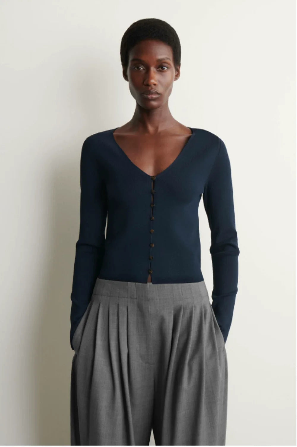 XIMIAN APPAREL 2026 cos spring new style of Women's casual Standard style navy blue V-neck cardigan