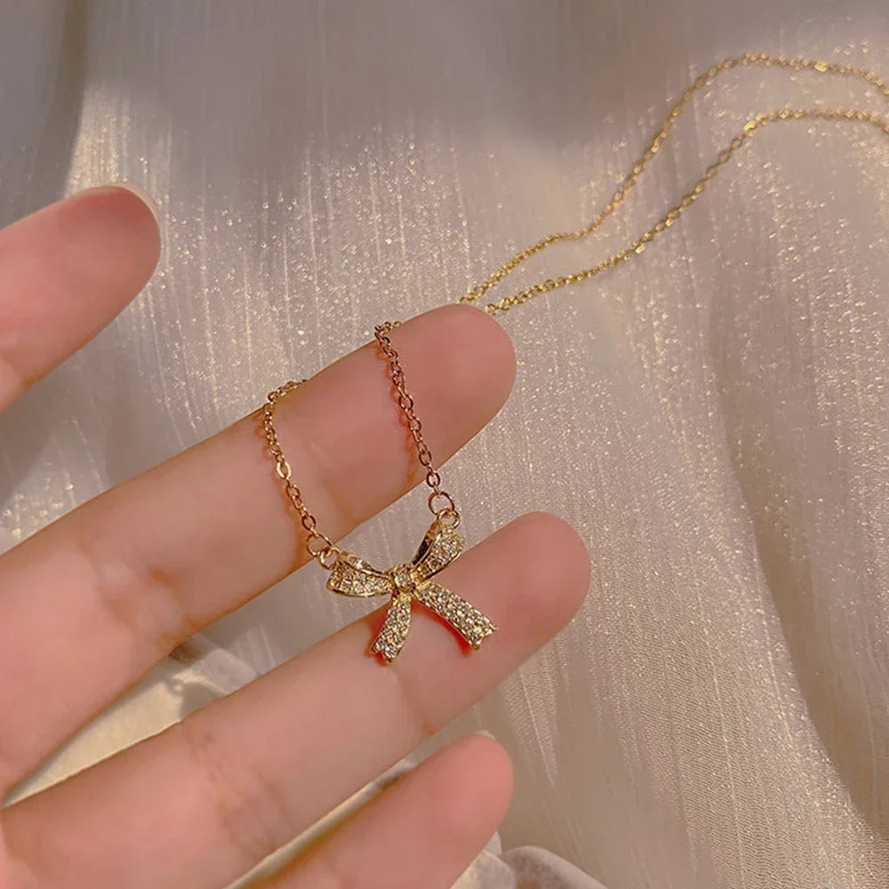 Exquisite Copper Inlaid Zirconia Bow Pendant Necklace for Women Girls Sweet Clavicle Chain Bridal Wedding Jewelry Accessories