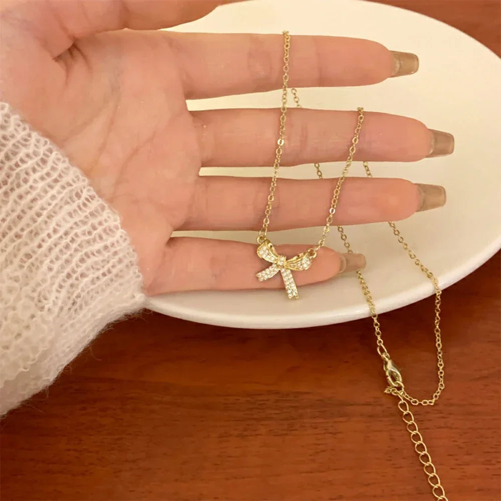 Exquisite Copper Inlaid Zirconia Bow Pendant Necklace for Women Girls Sweet Clavicle Chain Bridal Wedding Jewelry Accessories