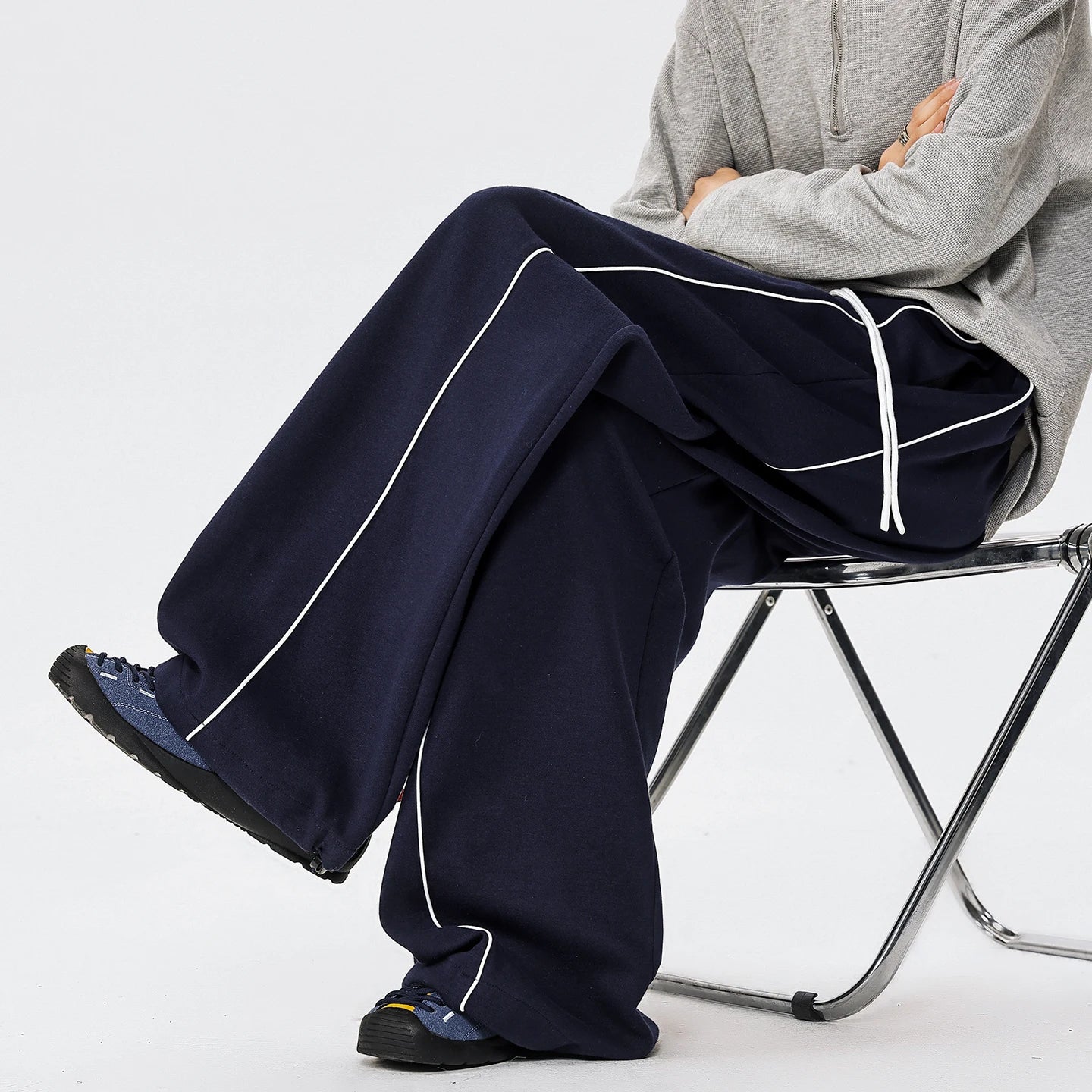 Men's Minimalist Oversized Wide Leg Sweatpants Contrast Stripe Drawstring Waist Streetwear Pants