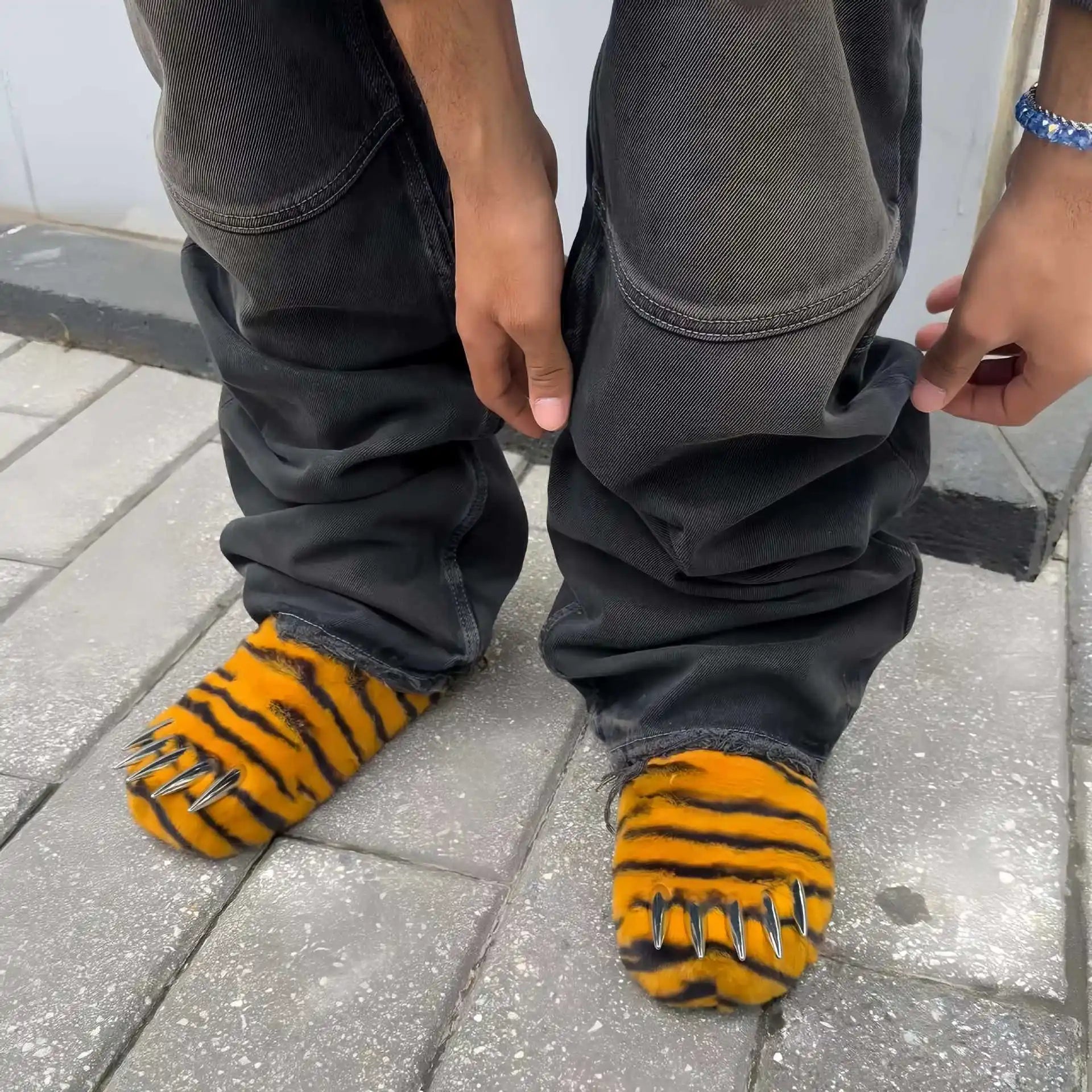 Ins Claw Slippers Adults Winter Flip Flops Warm Fur Slides Fluffy Fuzzy House Shoes Unisex Animal Claw Slippers