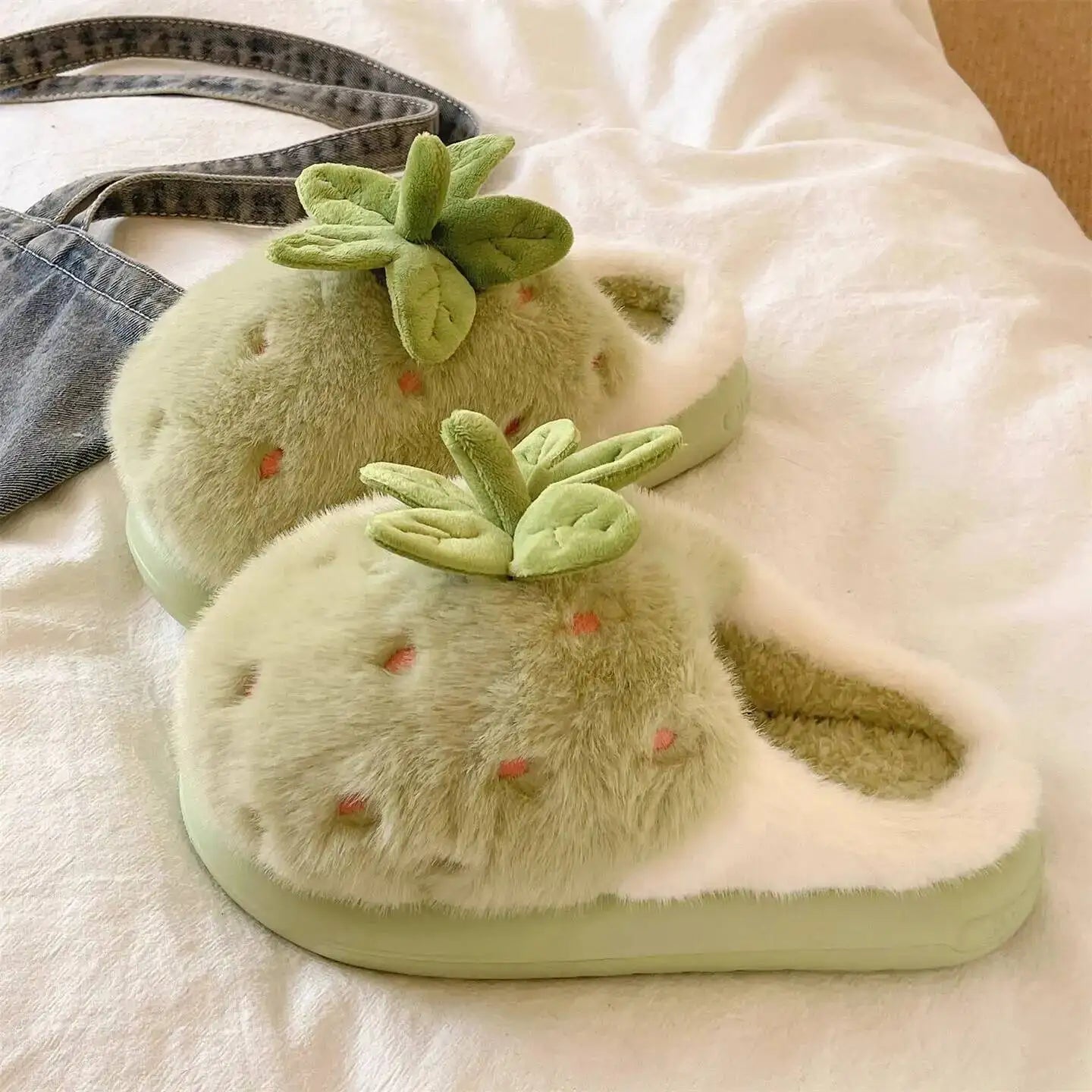 Winter Women's Furry Cotton Home Slippers Cute Strawberry Design Warm Thick Soled Anti Slip Indoor Household Outdoor Wearable