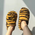 Ins Claw Slippers Adults Winter Flip Flops Warm Fur Slides Fluffy Fuzzy House Shoes Unisex Animal Claw Slippers