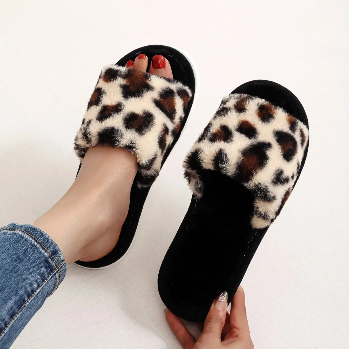 Four Seasons New Women's Home Slippers Opening White Fur Slides Warm Plush Sandals Female Comfortable Lightweight Flat Shoes