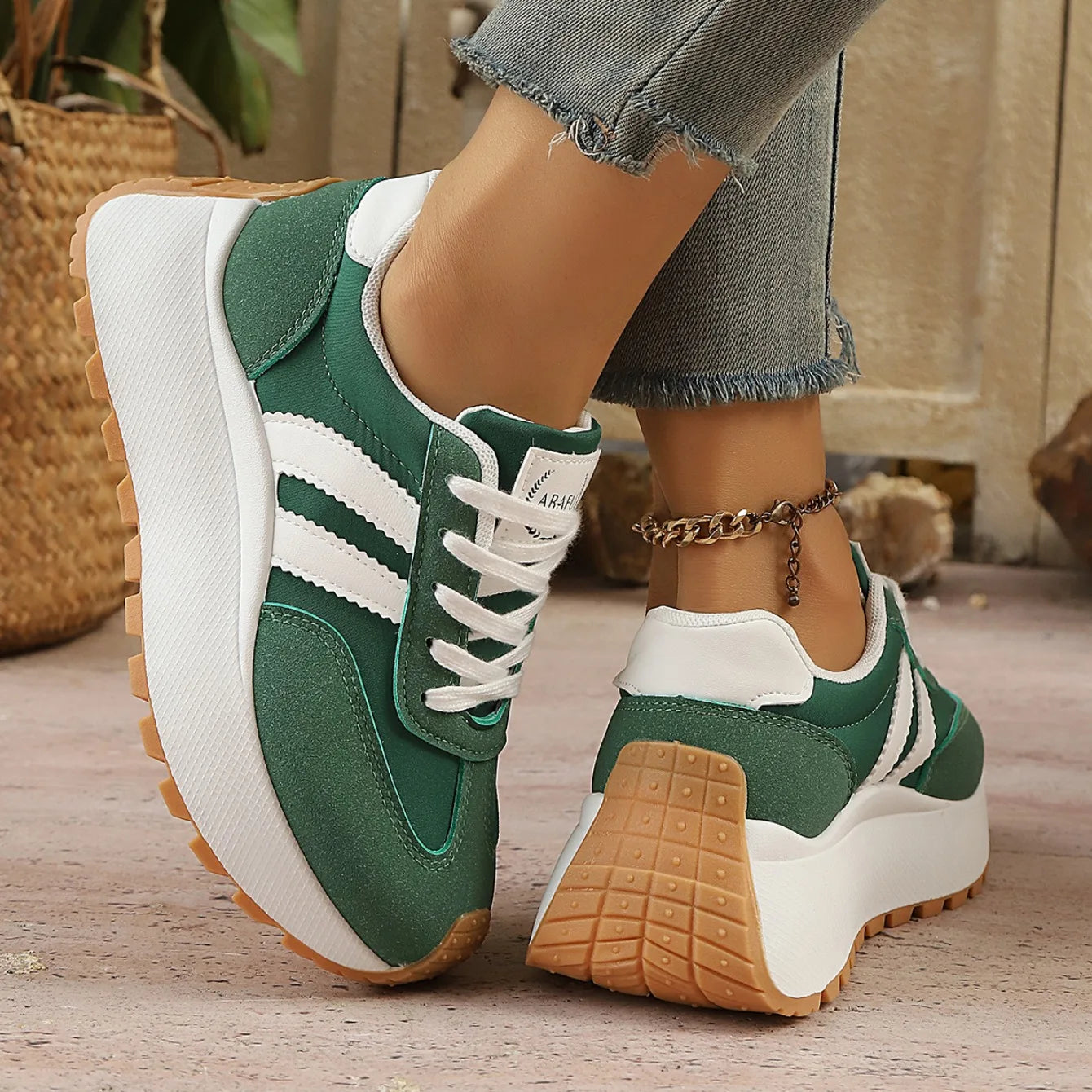 Women Sneakers Brand Luxury Vulcanized Shoes Casual Platform Shoes for Women Light Comfortable Outdoor Running Sneakers Women